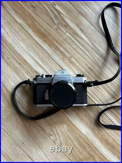 Asahi Pentax Spotmatic SP II 35mm Camera w. 28mm F2.8 Lens. Vintage film camera