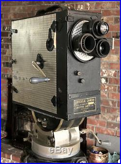 Universal 35mm hand cranked antique movie camera Pathe News with tripod 3 lenses