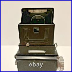 Vintage Accuraflex Twin Lens Box Camera TLR Accurar Anastigmat 13.5 Lens Japan