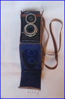 Vintage Camera Argoflex Twin Lens Reflex with 75mm f/4.5 Anastigmat Lens & Case