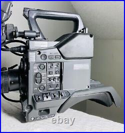 Vintage VIDEO CAMERA SONY DXC-D30 Fujinon AT2 A19x8.7BRM-28 Lens DXF-701