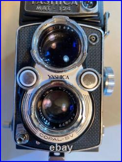 Vintage Yashica Mat 124 TLR Twin Lens Reflex Camera Yashinon 80mm 3.5 1968