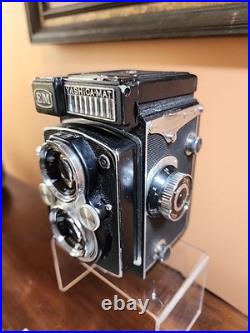 Vintage Yashica Mat EM Camera 80MM F/3.5 Yashinon Lens Nice Example Vintage Yashica Mat EM Camera 80MM F/3.5 Yashinon Lens Nice Example
