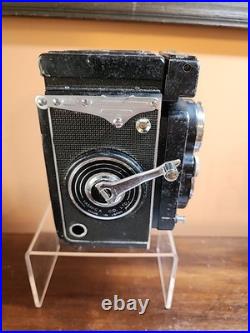 Vintage Yashica Mat EM Camera 80MM F/3.5 Yashinon Lens Nice Example Vintage Yashica Mat EM Camera 80MM F/3.5 Yashinon Lens Nice Example