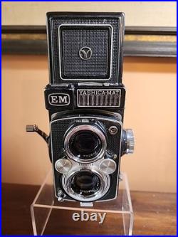 Vintage Yashica Mat EM Camera 80MM F/3.5 Yashinon Lens Nice Example