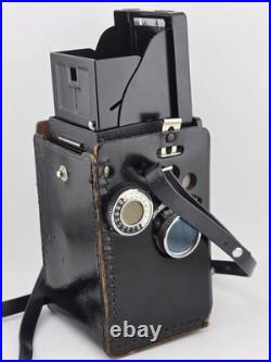 Vintahe Yashica A TLR Medium Film Camera W case/lens cap. Mint Cond. Looks New