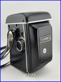 Vintahe Yashica A TLR Medium Film Camera W case/lens cap. Mint Cond. Looks New