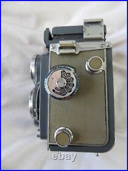 Yashica-44 Tlr Camera With Yashikor 60mm F/3.5 Lenses Pre-owned
