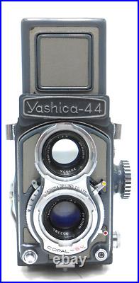 Yashica 44 Twin Lens Reflex Camera 4x4 127 Film Superb Condition Grey Color