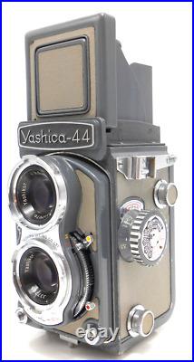 Yashica 44 Twin Lens Reflex Camera 4x4 127 Film Superb Condition Grey Color
